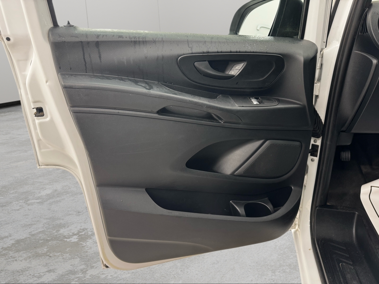 Mercedes-Benz Metris Cargo Van Standard Roof 126" Wheelbase 2017
