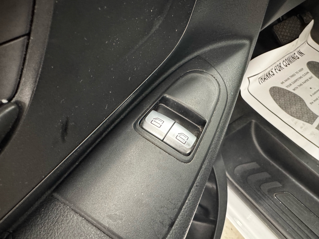 Mercedes-Benz Metris Cargo Van Standard Roof 126" Wheelbase 2017