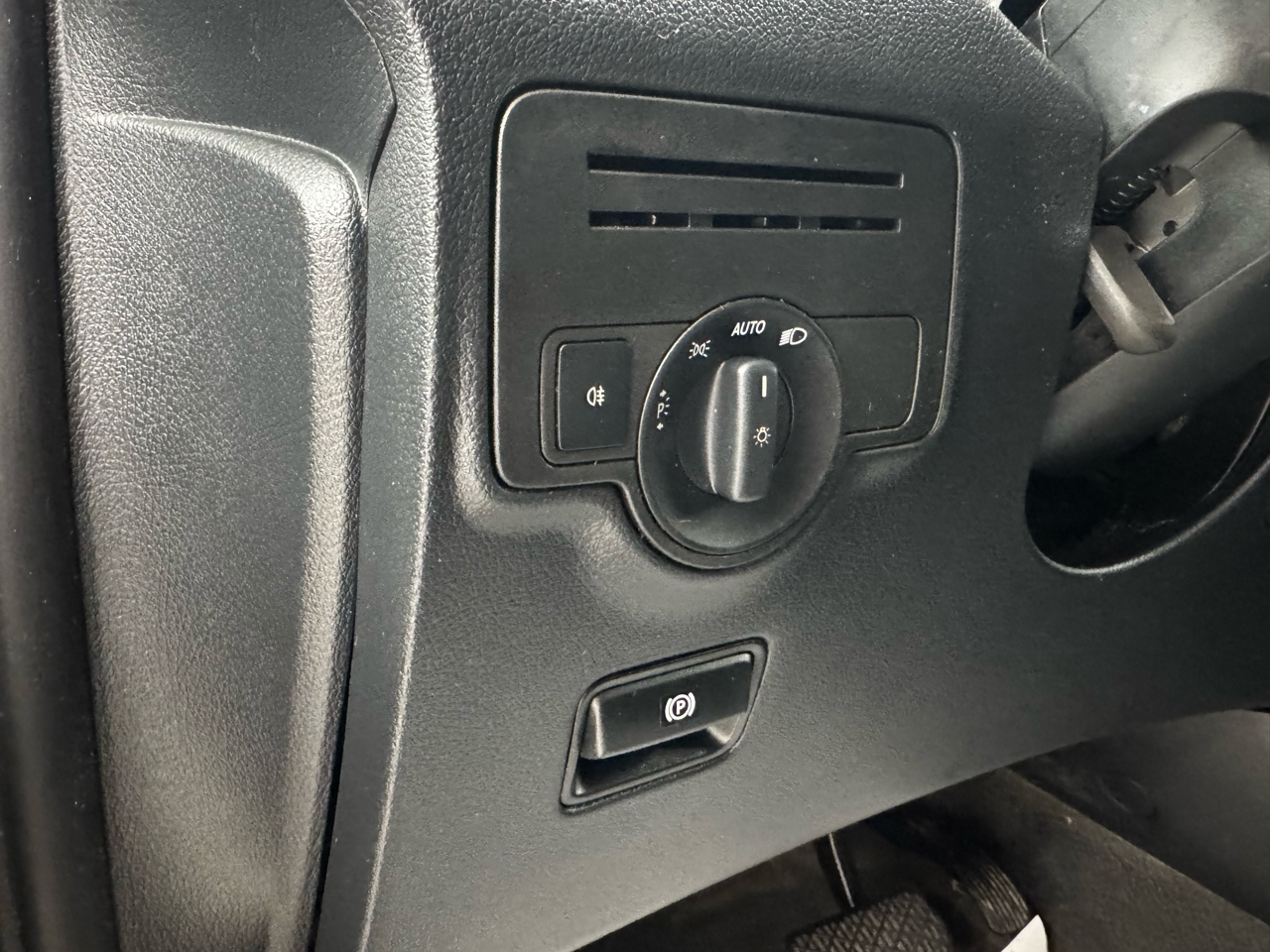 Mercedes-Benz Metris Cargo Van Standard Roof 126" Wheelbase 2017