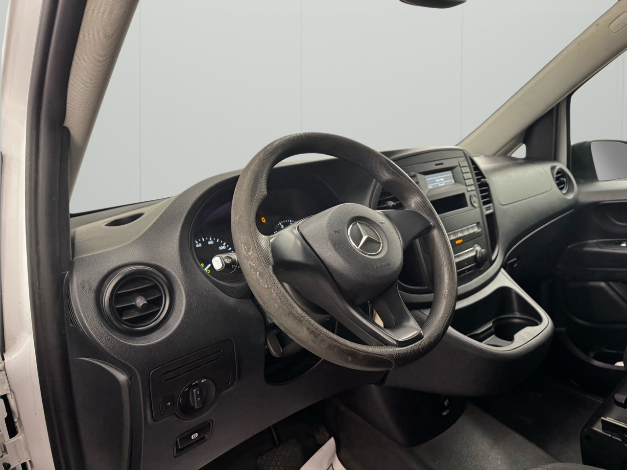 Mercedes-Benz Metris Cargo Van Standard Roof 126" Wheelbase 2017