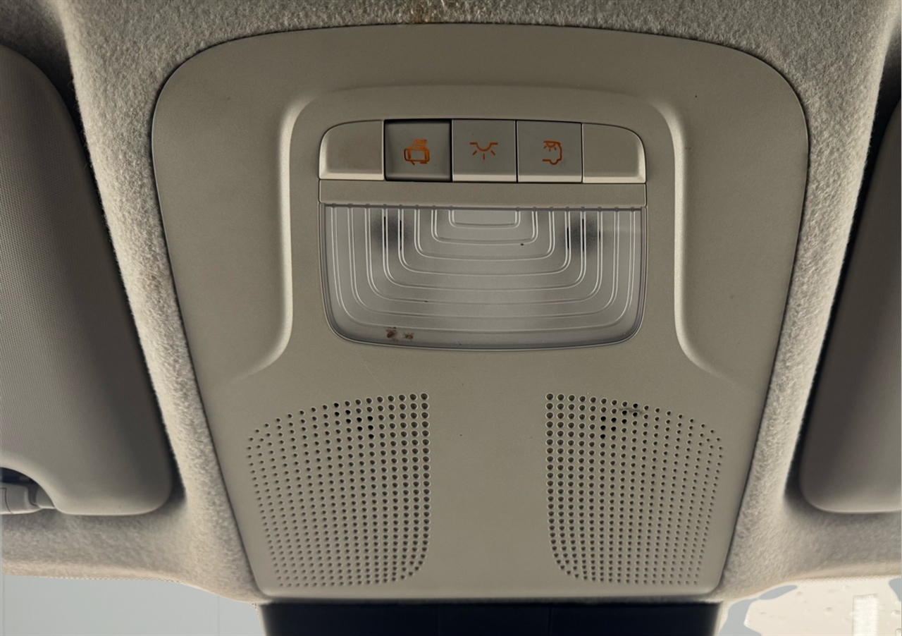 Mercedes-Benz Metris Cargo Van Standard Roof 126" Wheelbase 2017