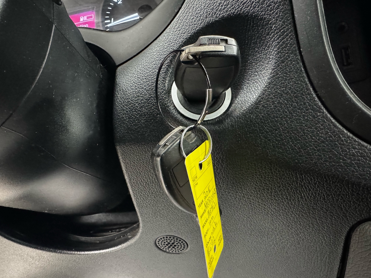 Mercedes-Benz Metris Cargo Van Standard Roof 126" Wheelbase 2017