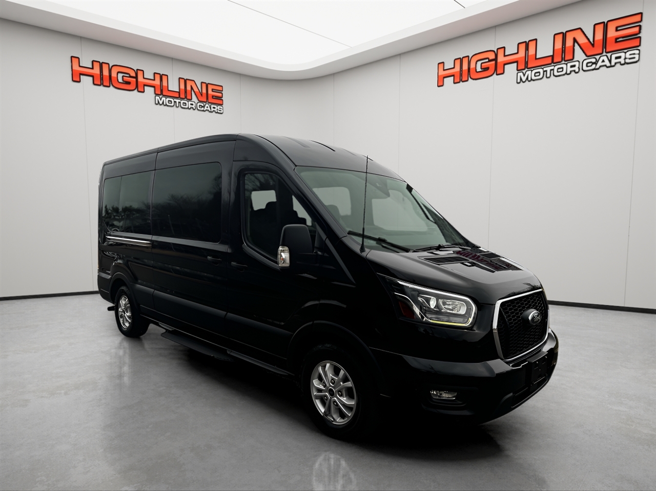 Ford Transit Passenger Wagon T-350 148" Med Roof XLT RWD 2023