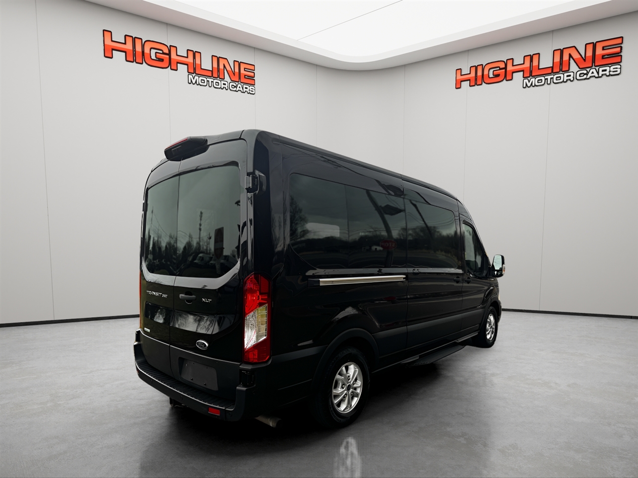 Ford Transit Passenger Wagon T-350 148" Med Roof XLT RWD 2023