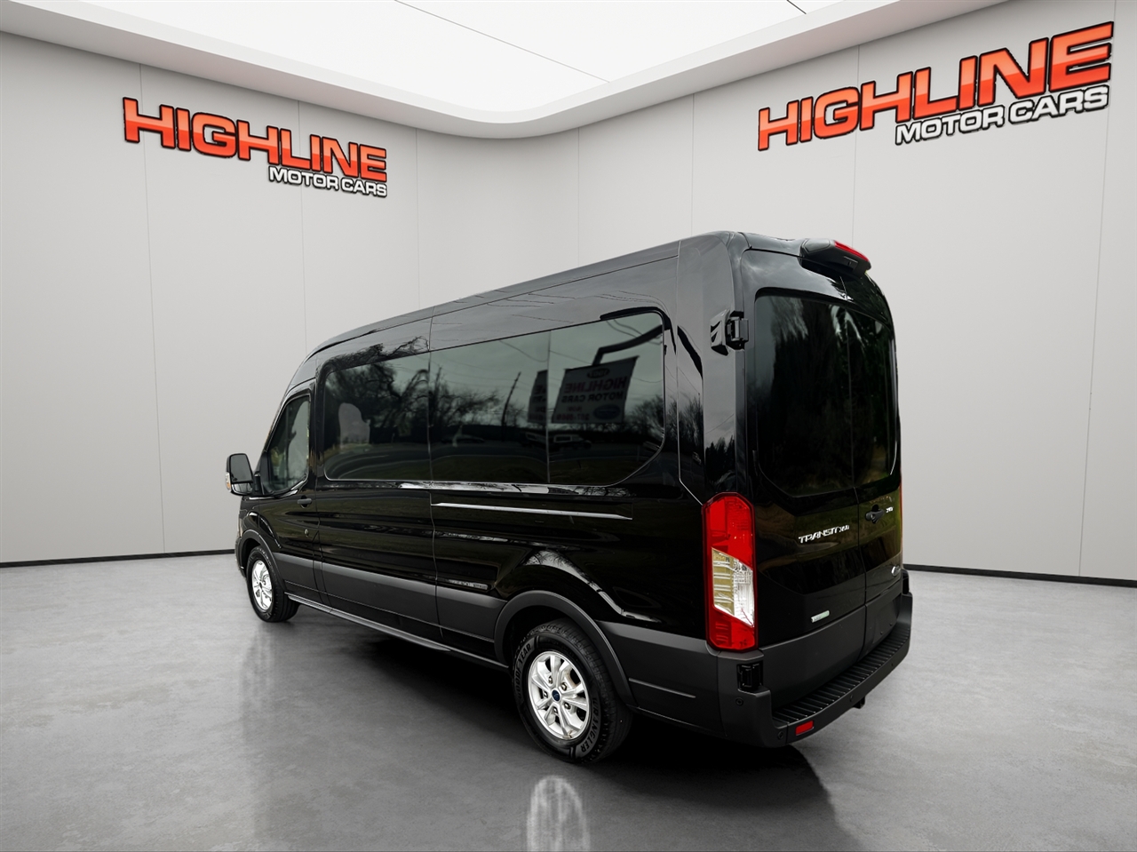 Ford Transit Passenger Wagon T-350 148" Med Roof XLT RWD 2023