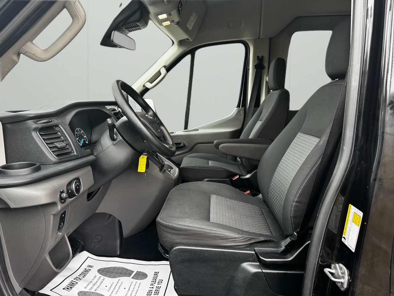 Ford Transit Passenger Wagon T-350 148" Med Roof XLT RWD 2023