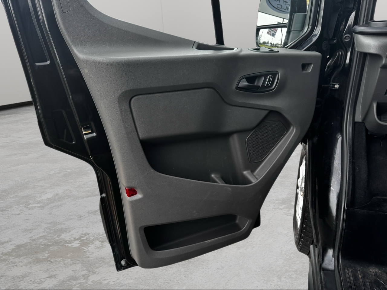 Ford Transit Passenger Wagon T-350 148" Med Roof XLT RWD 2023