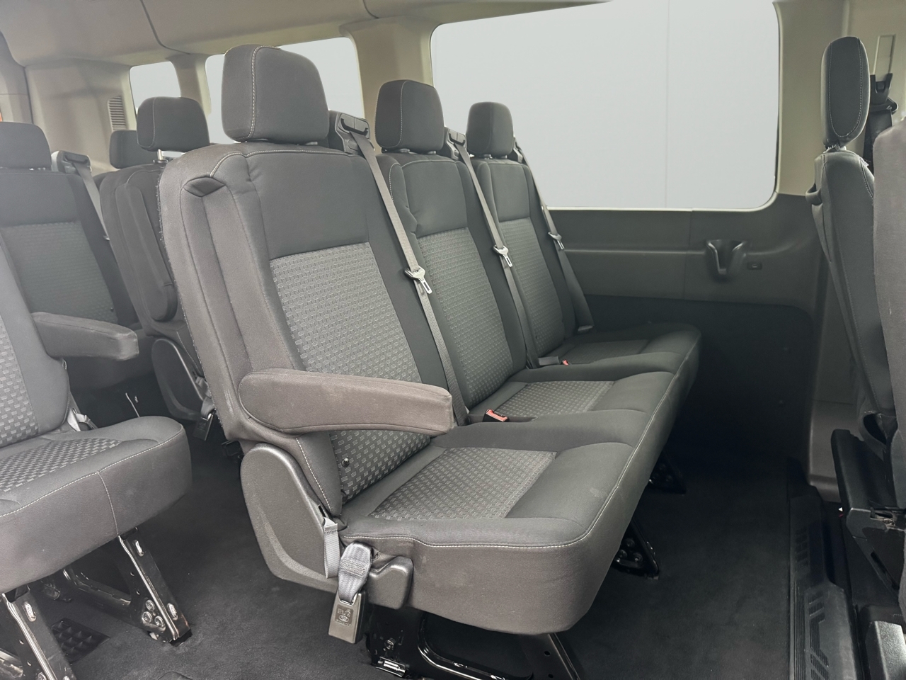 Ford Transit Passenger Wagon T-350 148" Med Roof XLT RWD 2023