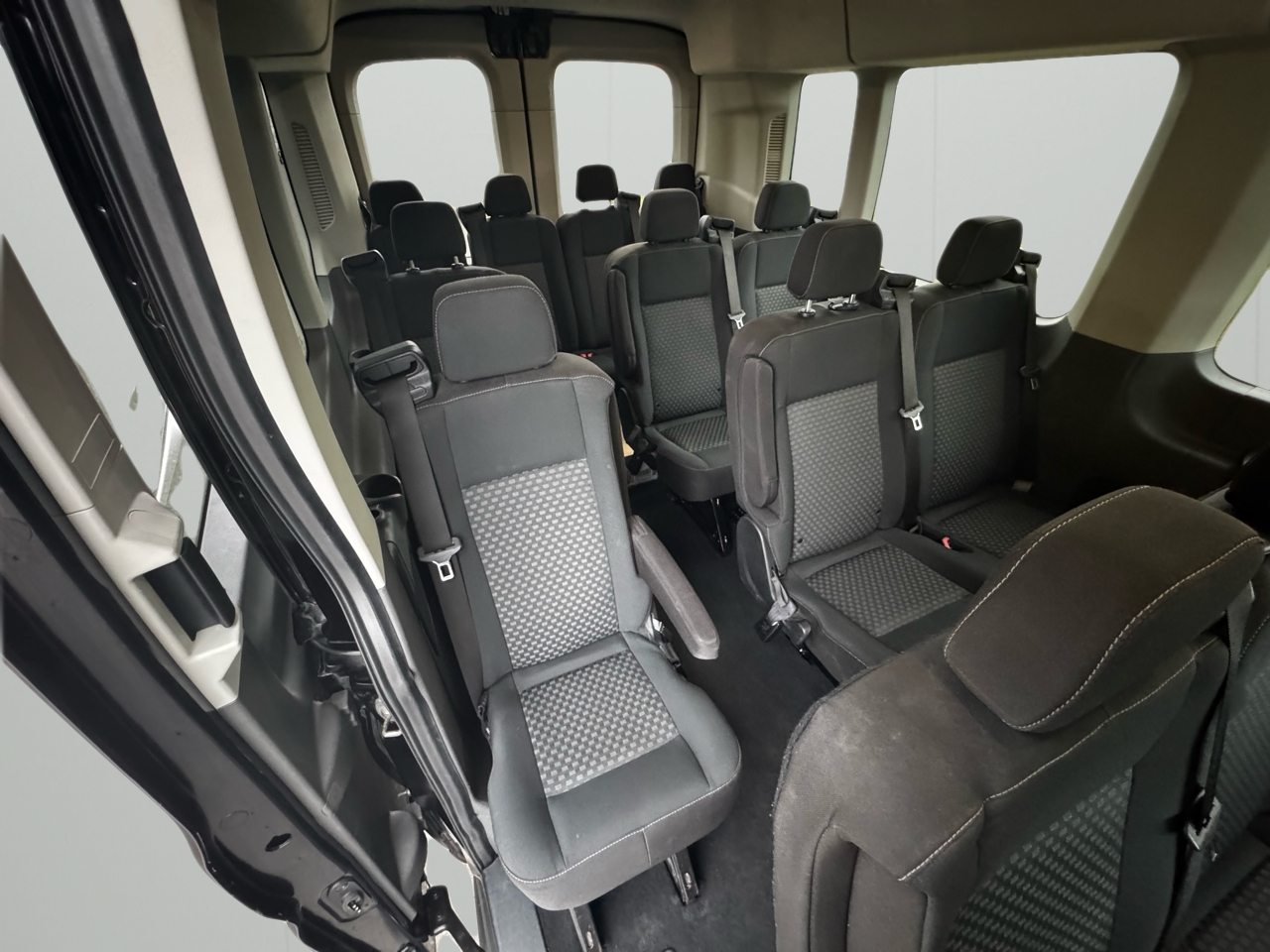 Ford Transit Passenger Wagon T-350 148" Med Roof XLT RWD 2023