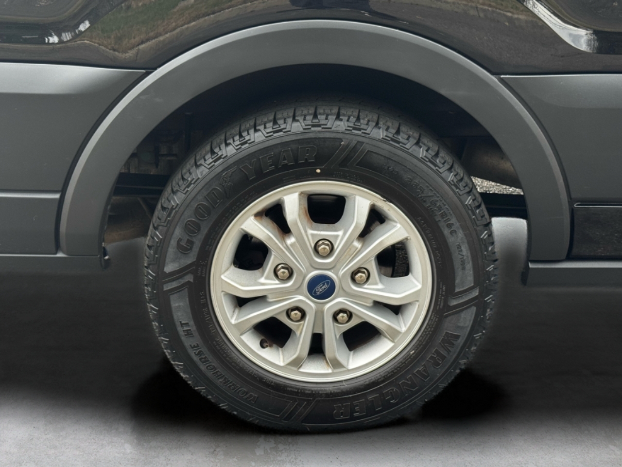 Ford Transit Passenger Wagon T-350 148" Med Roof XLT RWD 2023