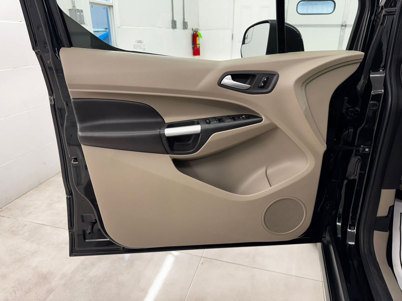 Ford Transit Connect Wagon 4dr Wgn LWB Titanium w/Rear Liftgate 2014