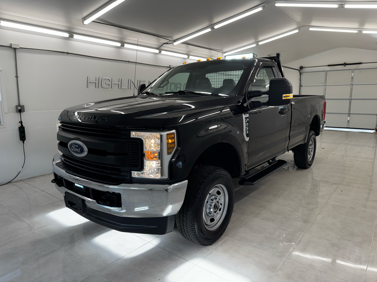 Ford Super Duty F-250 SRW XLT 4WD Reg Cab 8' Box 2018