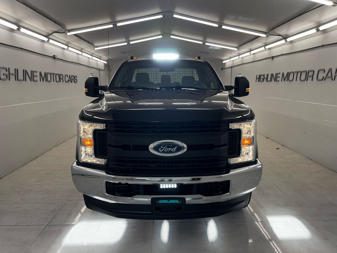 Ford Super Duty F-250 SRW XLT 4WD Reg Cab 8' Box 2018
