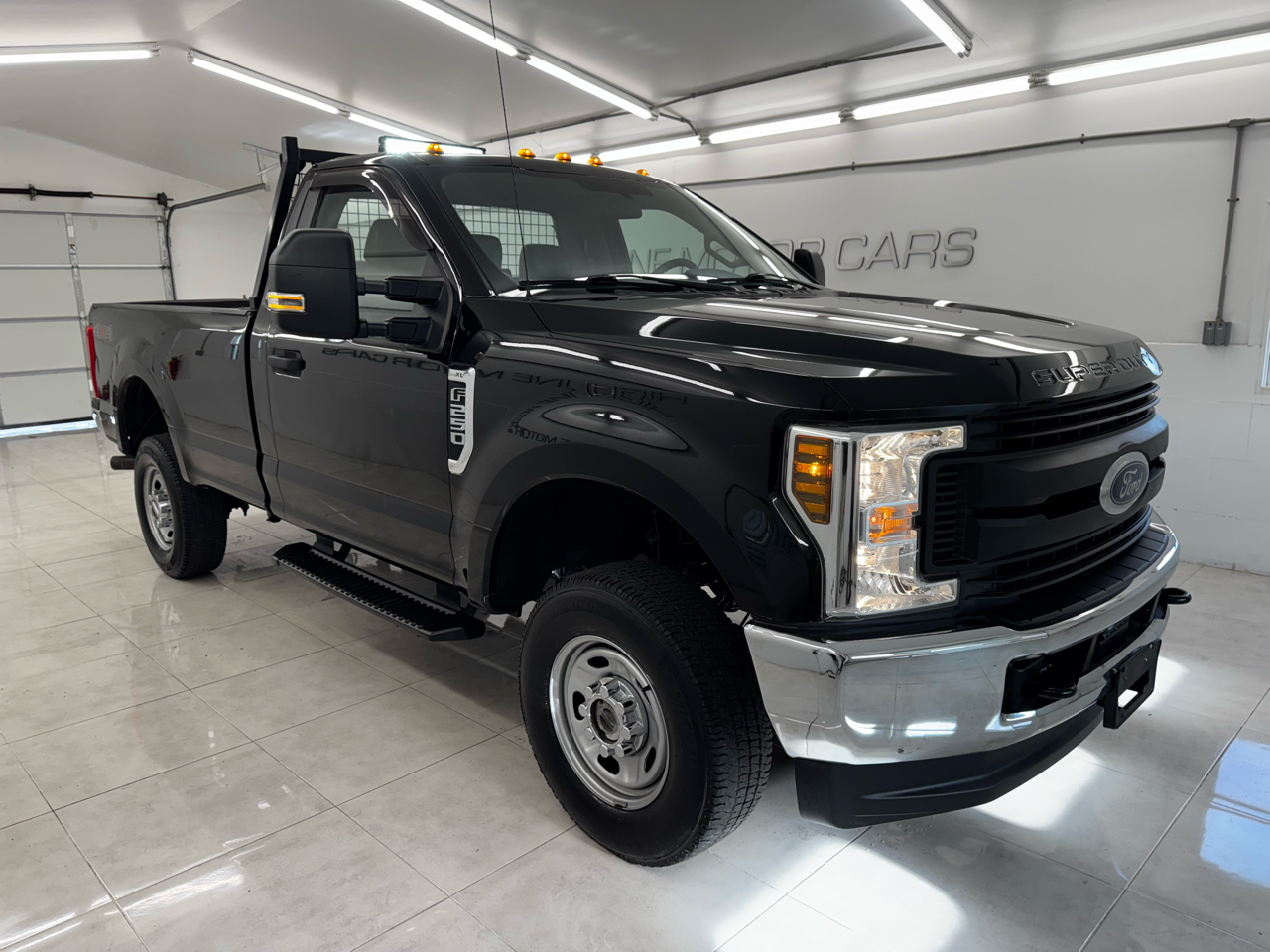 Ford Super Duty F-250 SRW XLT 4WD Reg Cab 8' Box 2018
