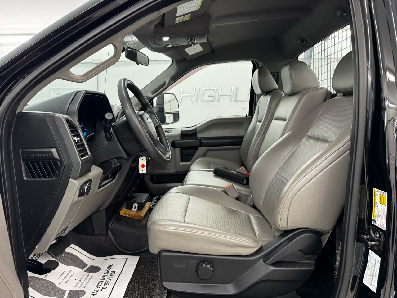 Ford Super Duty F-250 SRW XLT 4WD Reg Cab 8' Box 2018