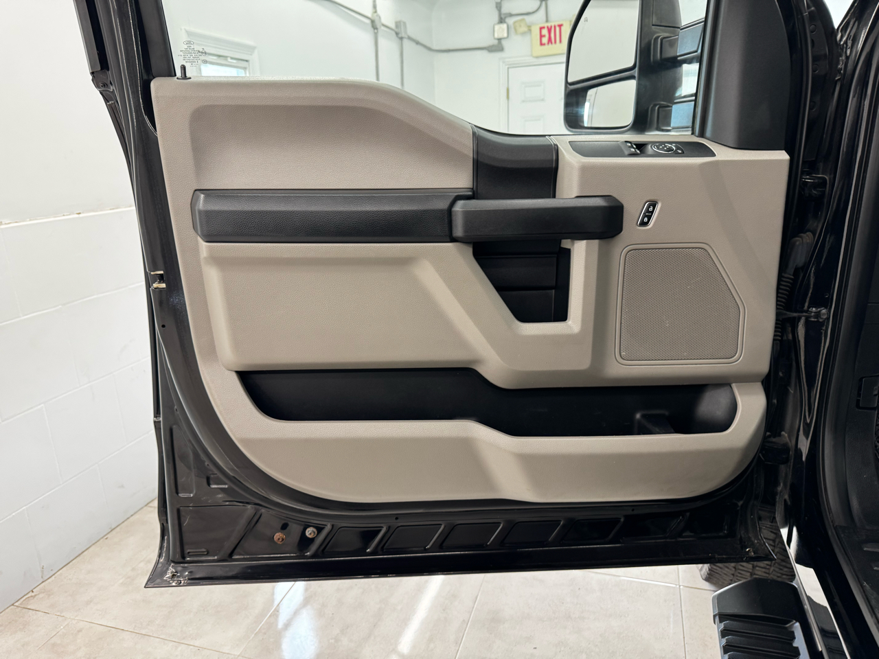 Ford Super Duty F-250 SRW XLT 4WD Reg Cab 8' Box 2018