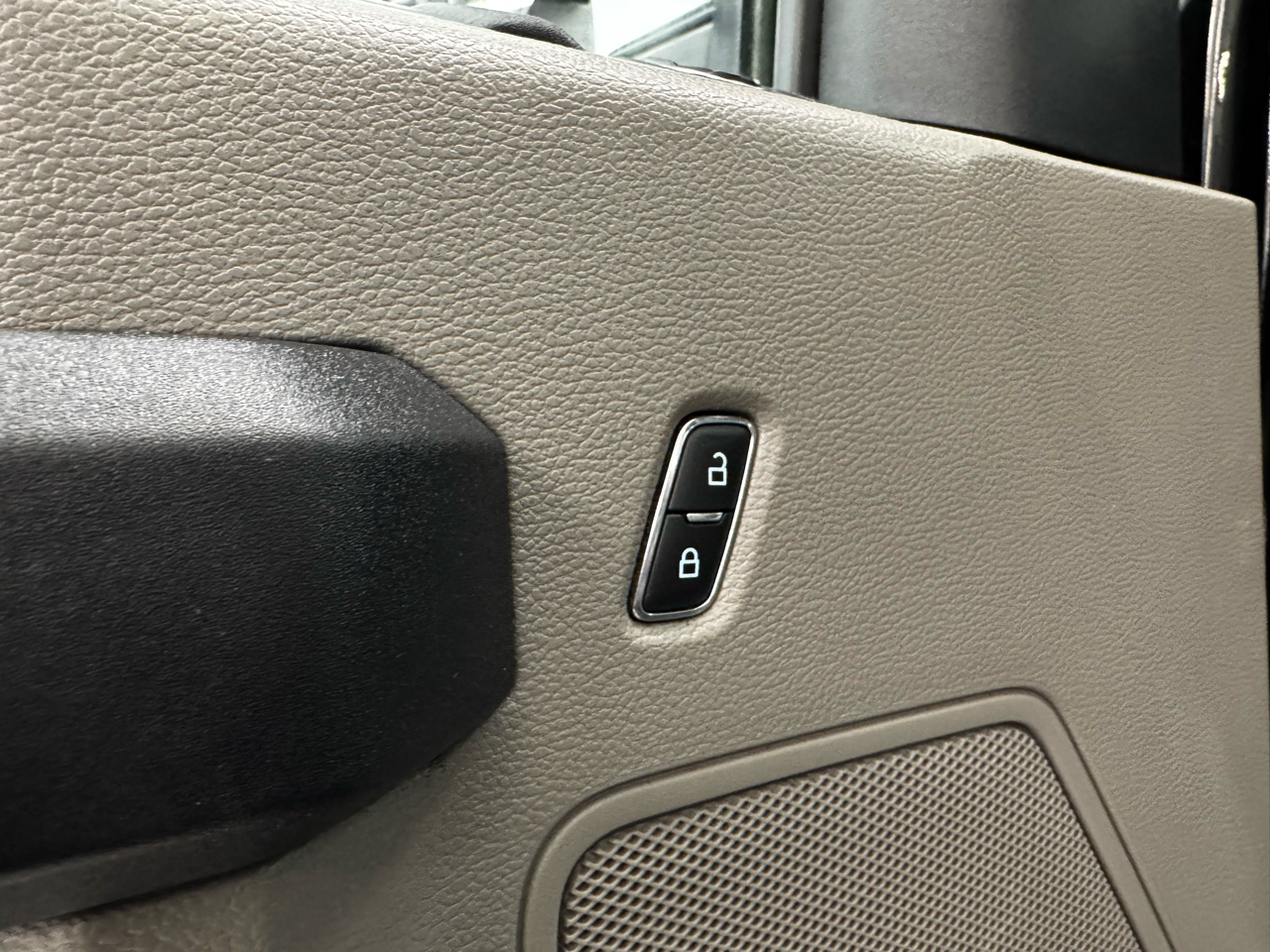 Ford Super Duty F-250 SRW XLT 4WD Reg Cab 8' Box 2018