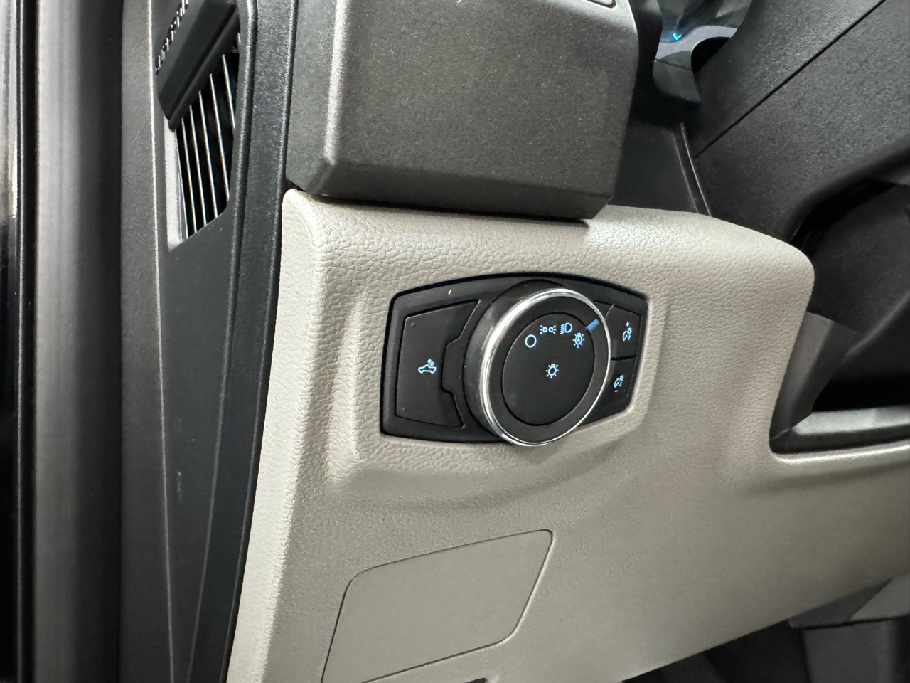 Ford Super Duty F-250 SRW XLT 4WD Reg Cab 8' Box 2018