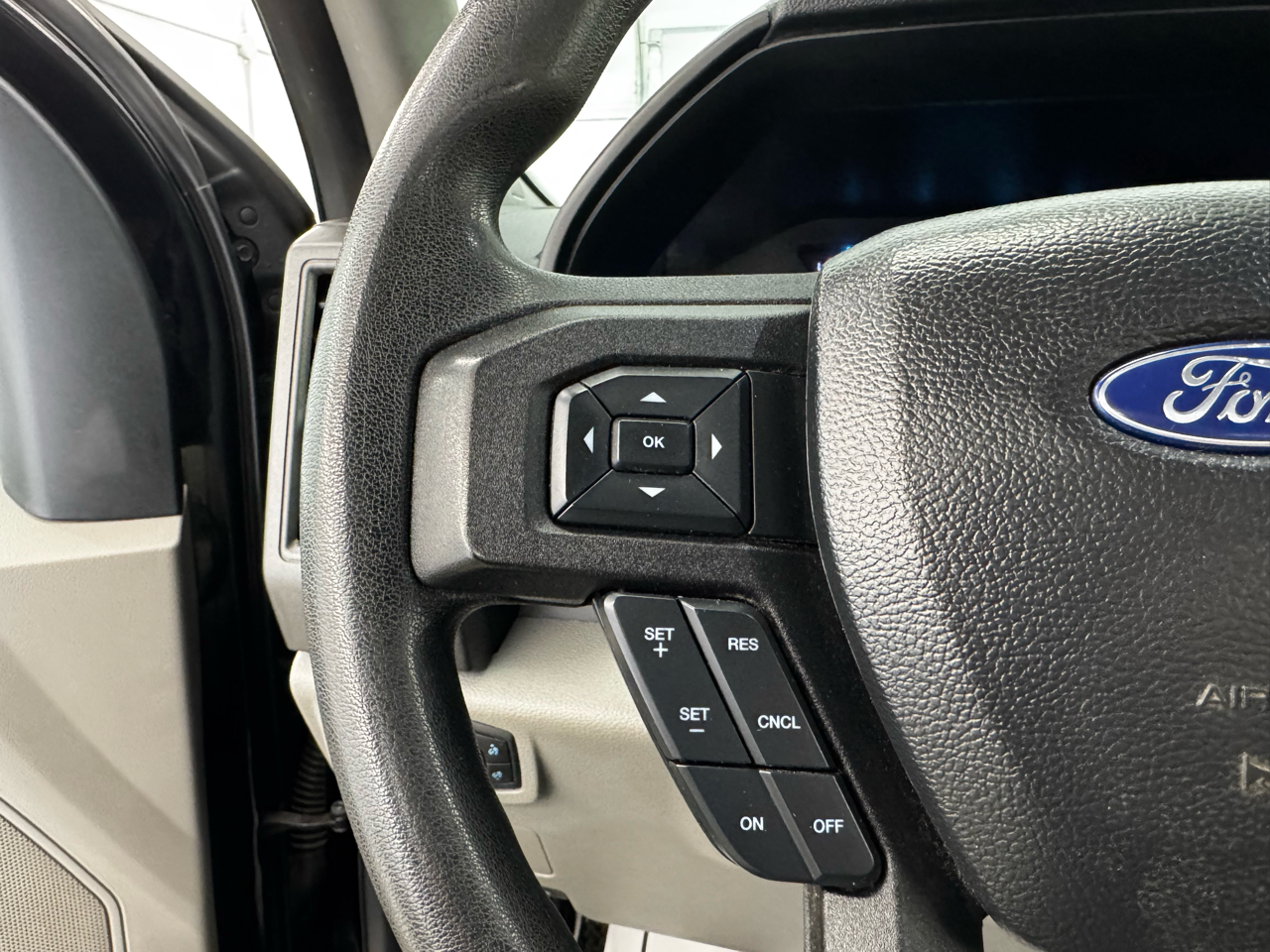 Ford Super Duty F-250 SRW XLT 4WD Reg Cab 8' Box 2018