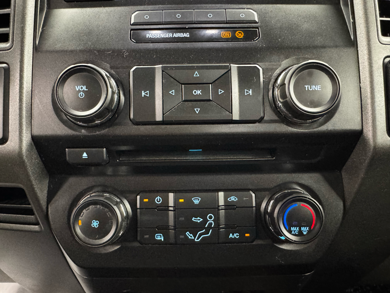 Ford Super Duty F-250 SRW XLT 4WD Reg Cab 8' Box 2018