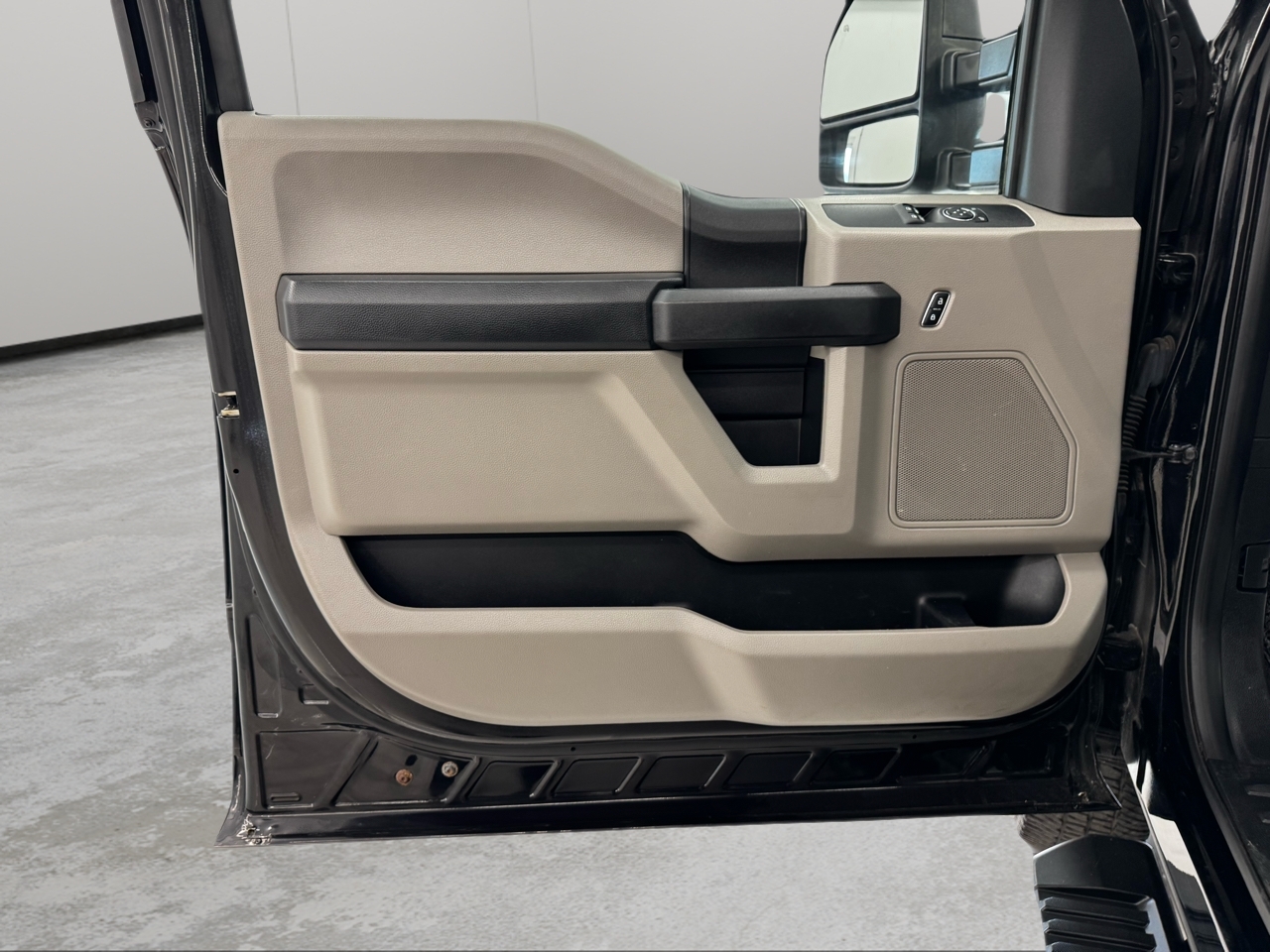 Ford Super Duty F-250 SRW XLT 4WD Reg Cab 8' Box 2018