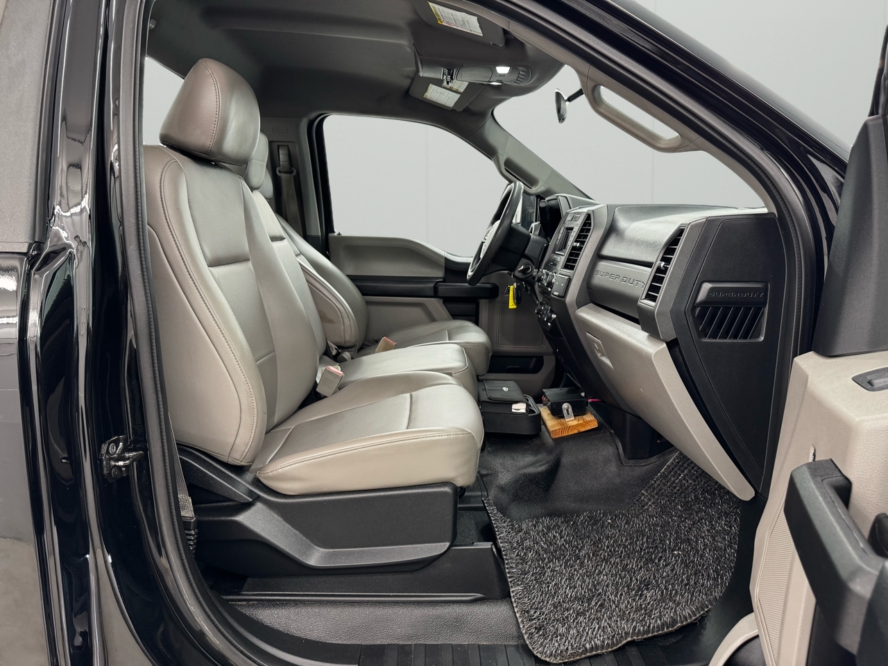 Ford Super Duty F-250 SRW XLT 4WD Reg Cab 8' Box 2018