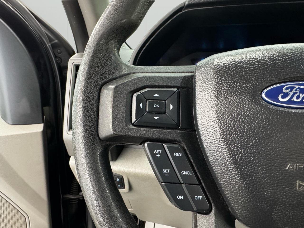 Ford Super Duty F-250 SRW XLT 4WD Reg Cab 8' Box 2018