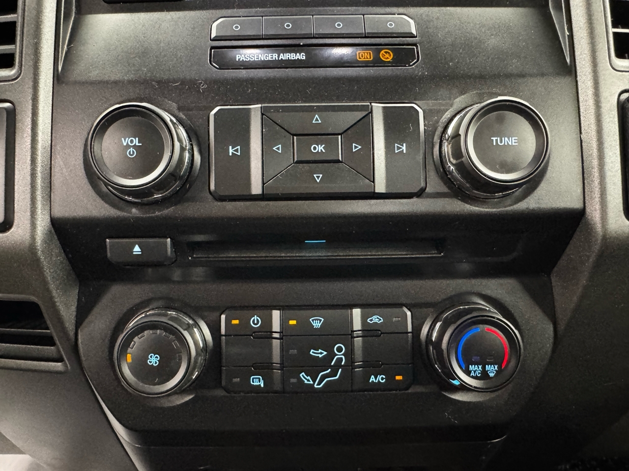 Ford Super Duty F-250 SRW XLT 4WD Reg Cab 8' Box 2018