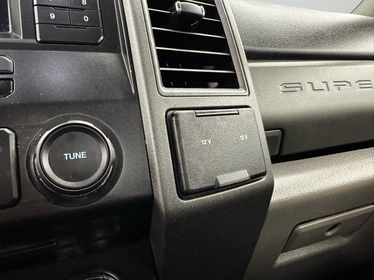 Ford Super Duty F-250 SRW XLT 4WD Reg Cab 8' Box 2018