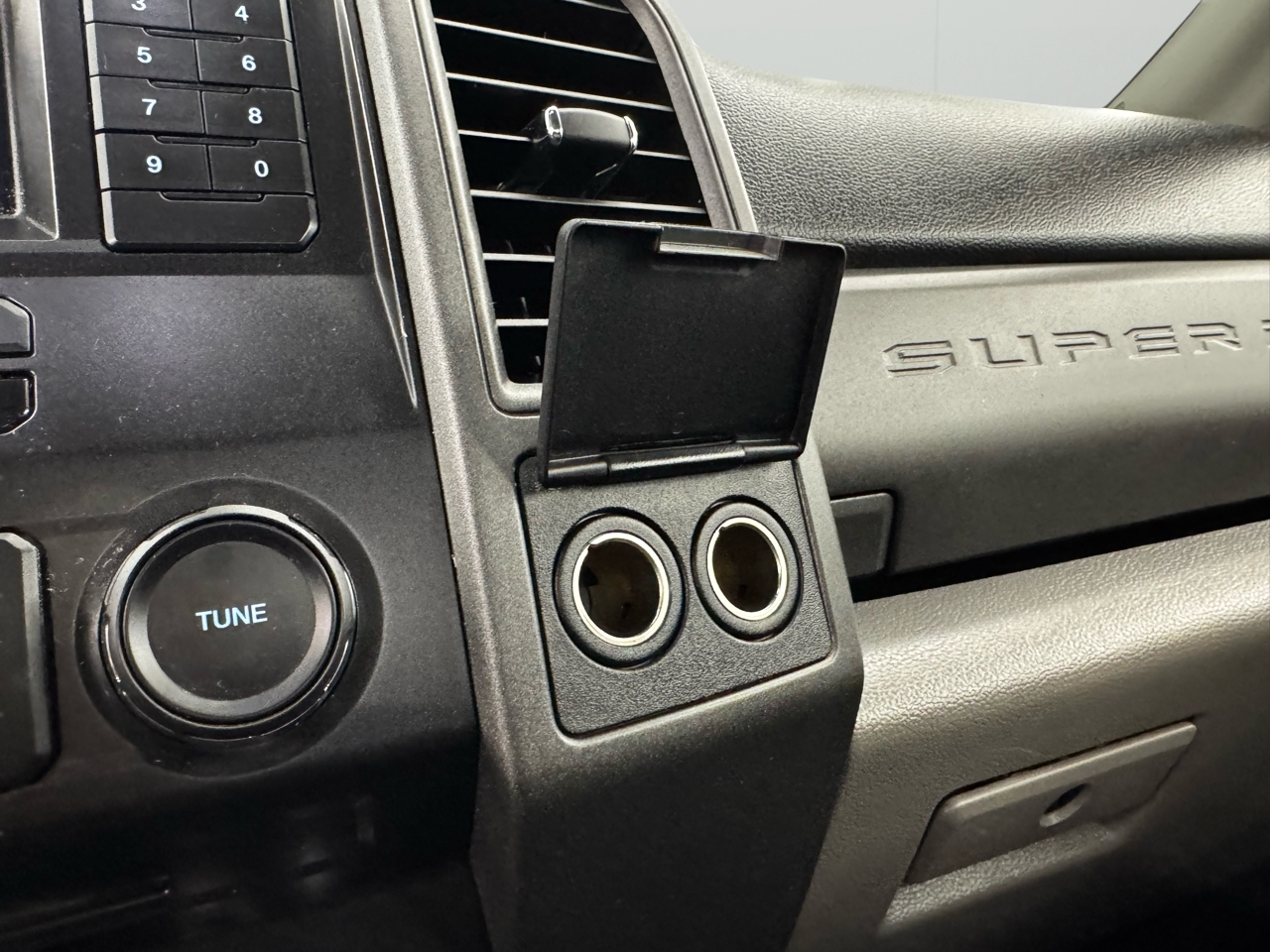 Ford Super Duty F-250 SRW XLT 4WD Reg Cab 8' Box 2018