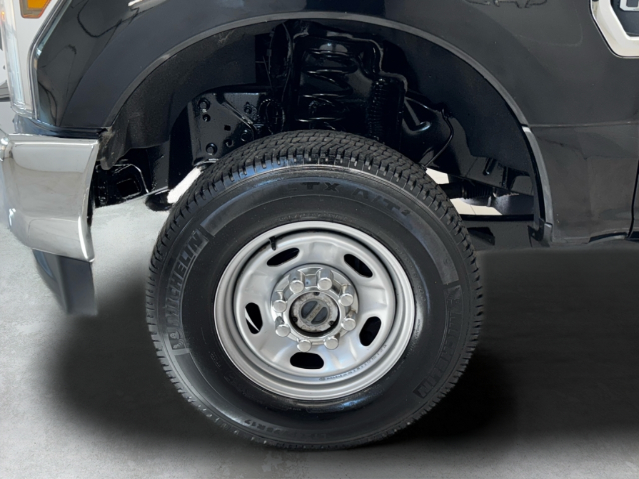 Ford Super Duty F-250 SRW XLT 4WD Reg Cab 8' Box 2018