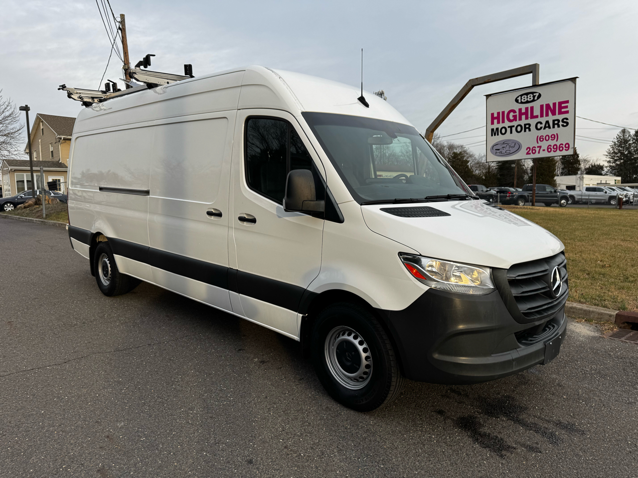 Mercedes-Benz Sprinter Cargo Van 2500 High Roof V6 170" RWD 2022