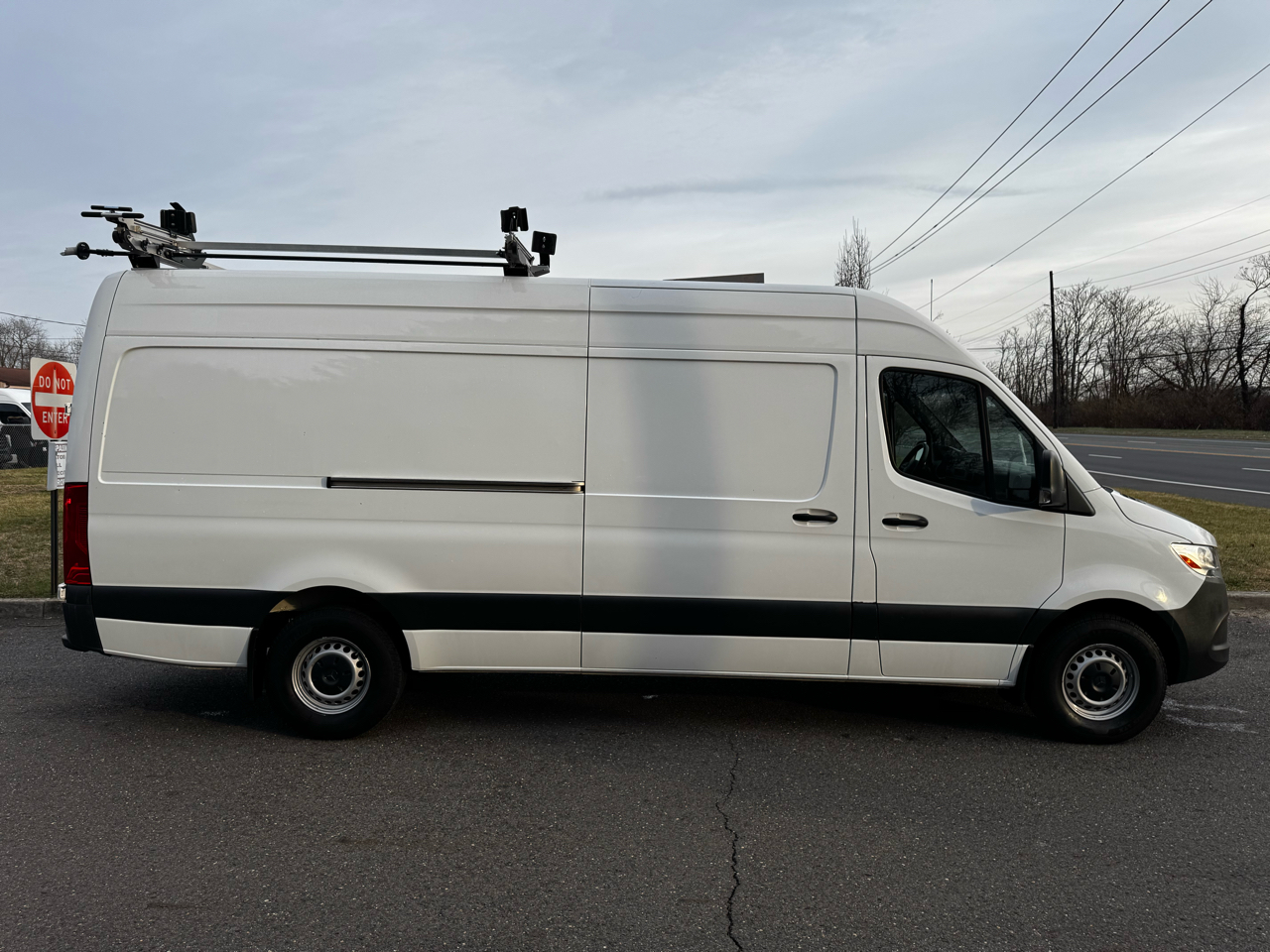 Mercedes-Benz Sprinter Cargo Van 2500 High Roof V6 170" RWD 2022