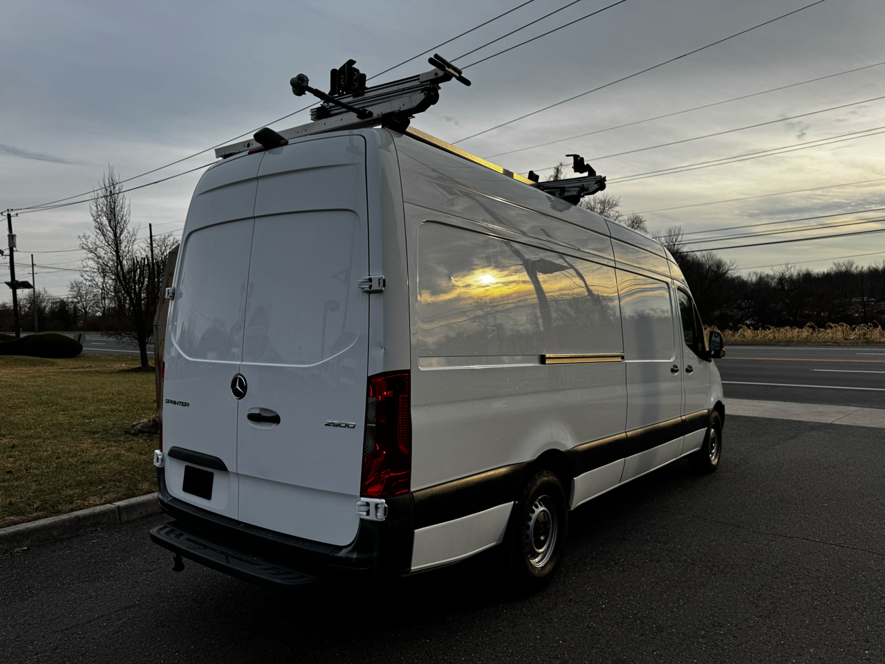 Mercedes-Benz Sprinter Cargo Van 2500 High Roof V6 170" RWD 2022