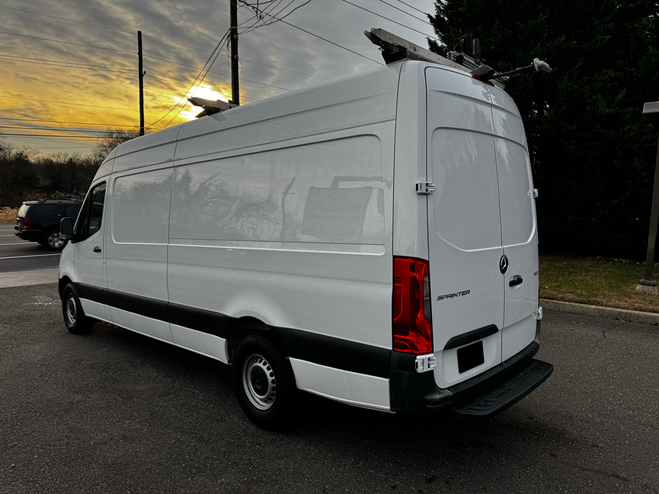 Mercedes-Benz Sprinter Cargo Van 2500 High Roof V6 170" RWD 2022