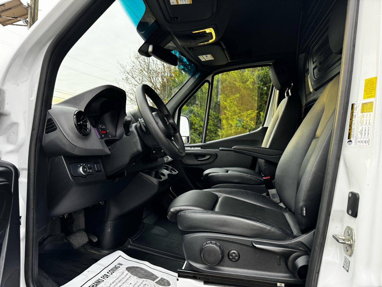 Mercedes-Benz Sprinter Cargo Van 2500 High Roof V6 170" RWD 2022