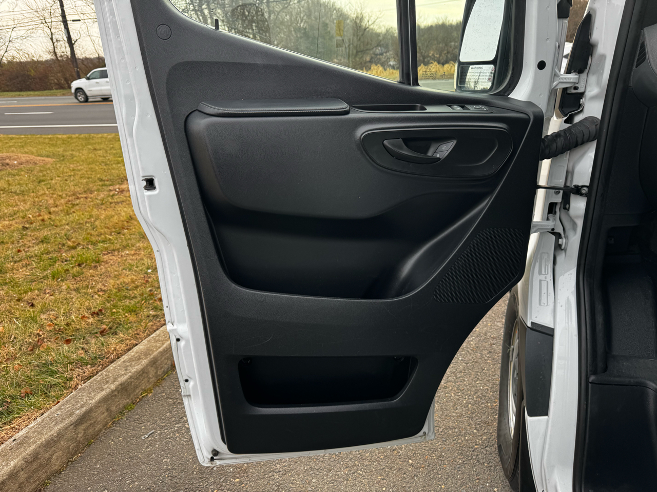 Mercedes-Benz Sprinter Cargo Van 2500 High Roof V6 170" RWD 2022