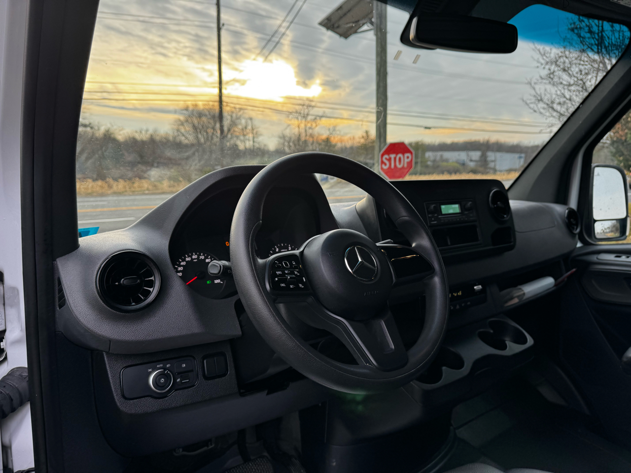 Mercedes-Benz Sprinter Cargo Van 2500 High Roof V6 170" RWD 2022