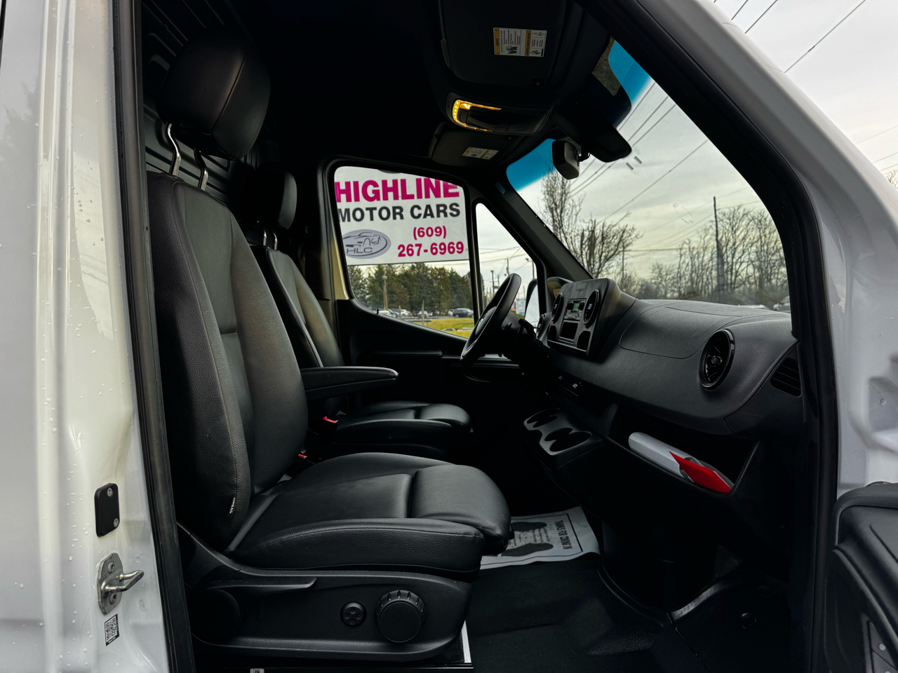 Mercedes-Benz Sprinter Cargo Van 2500 High Roof V6 170" RWD 2022