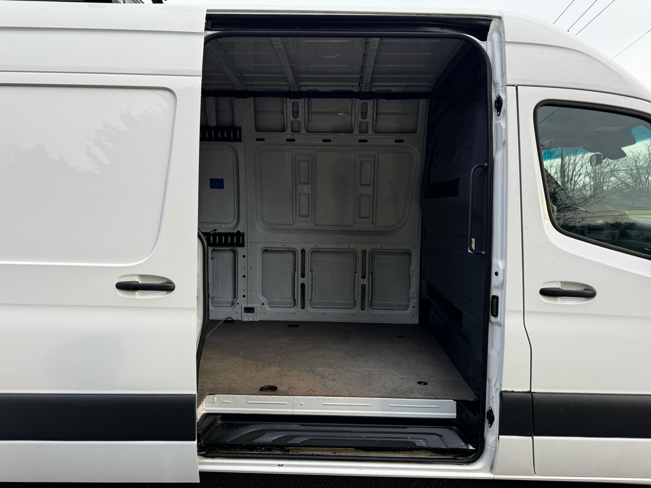 Mercedes-Benz Sprinter Cargo Van 2500 High Roof V6 170" RWD 2022