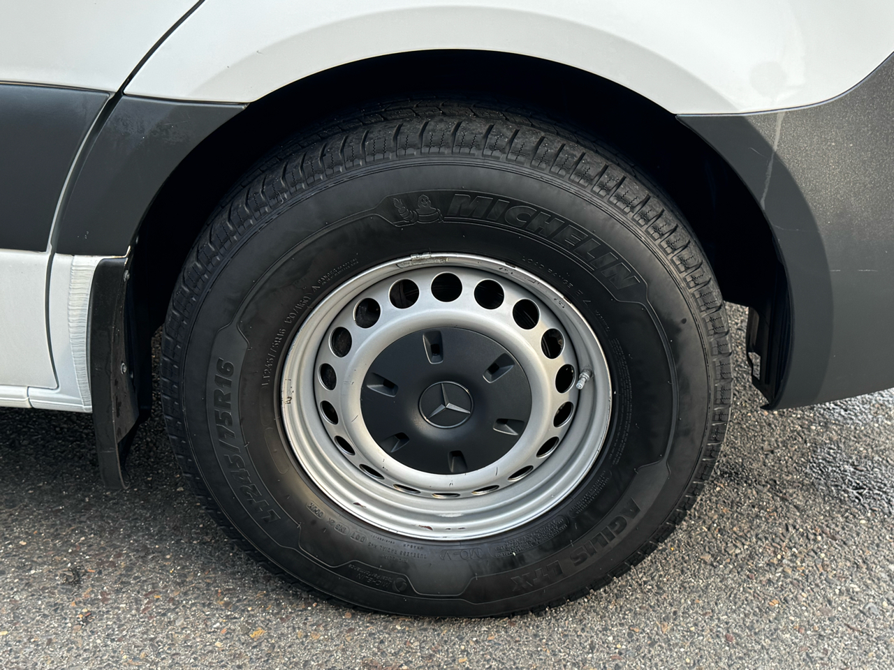 Mercedes-Benz Sprinter Cargo Van 2500 High Roof V6 170" RWD 2022