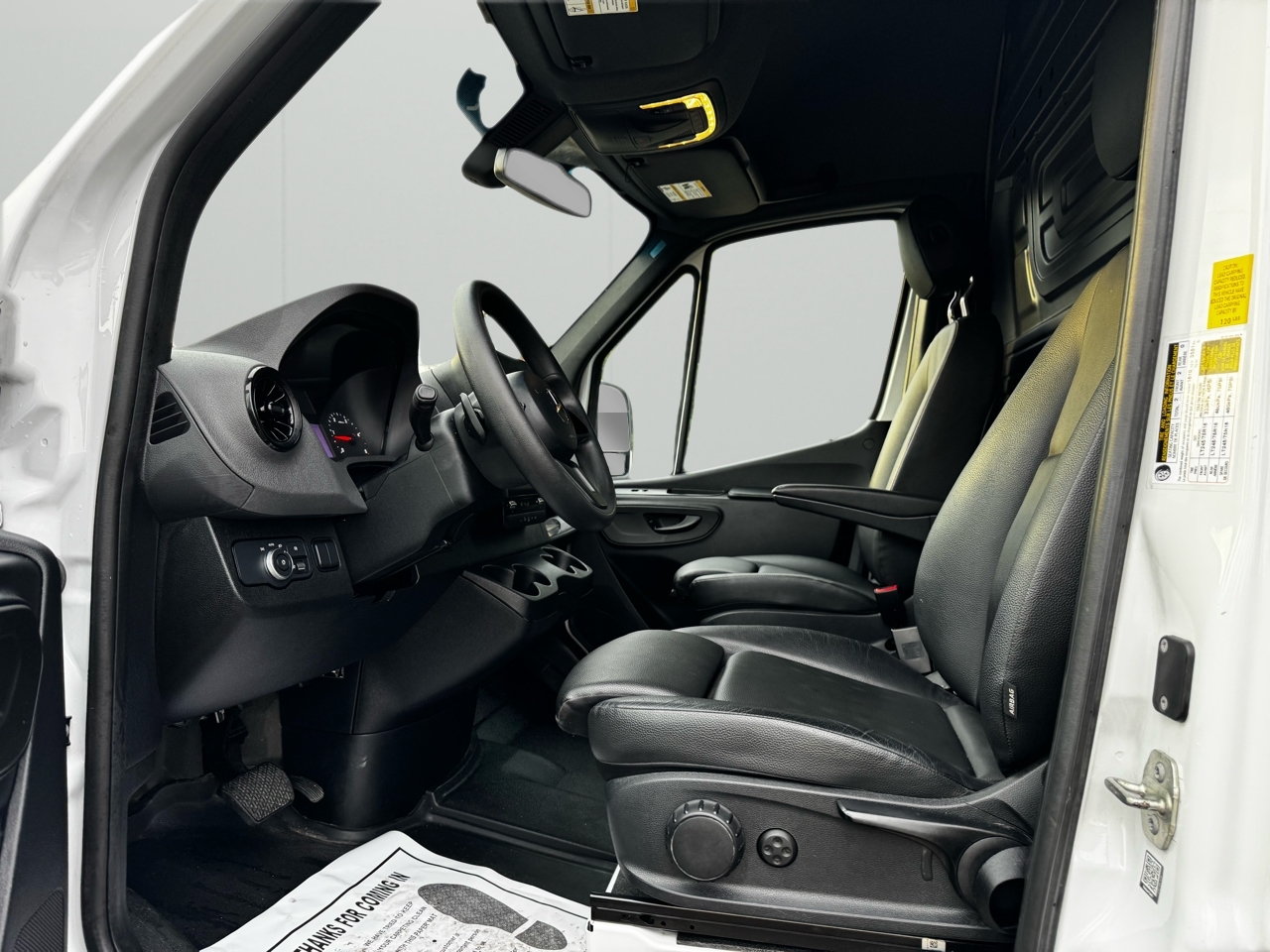 Mercedes-Benz Sprinter Cargo Van 2500 High Roof V6 170" RWD 2022