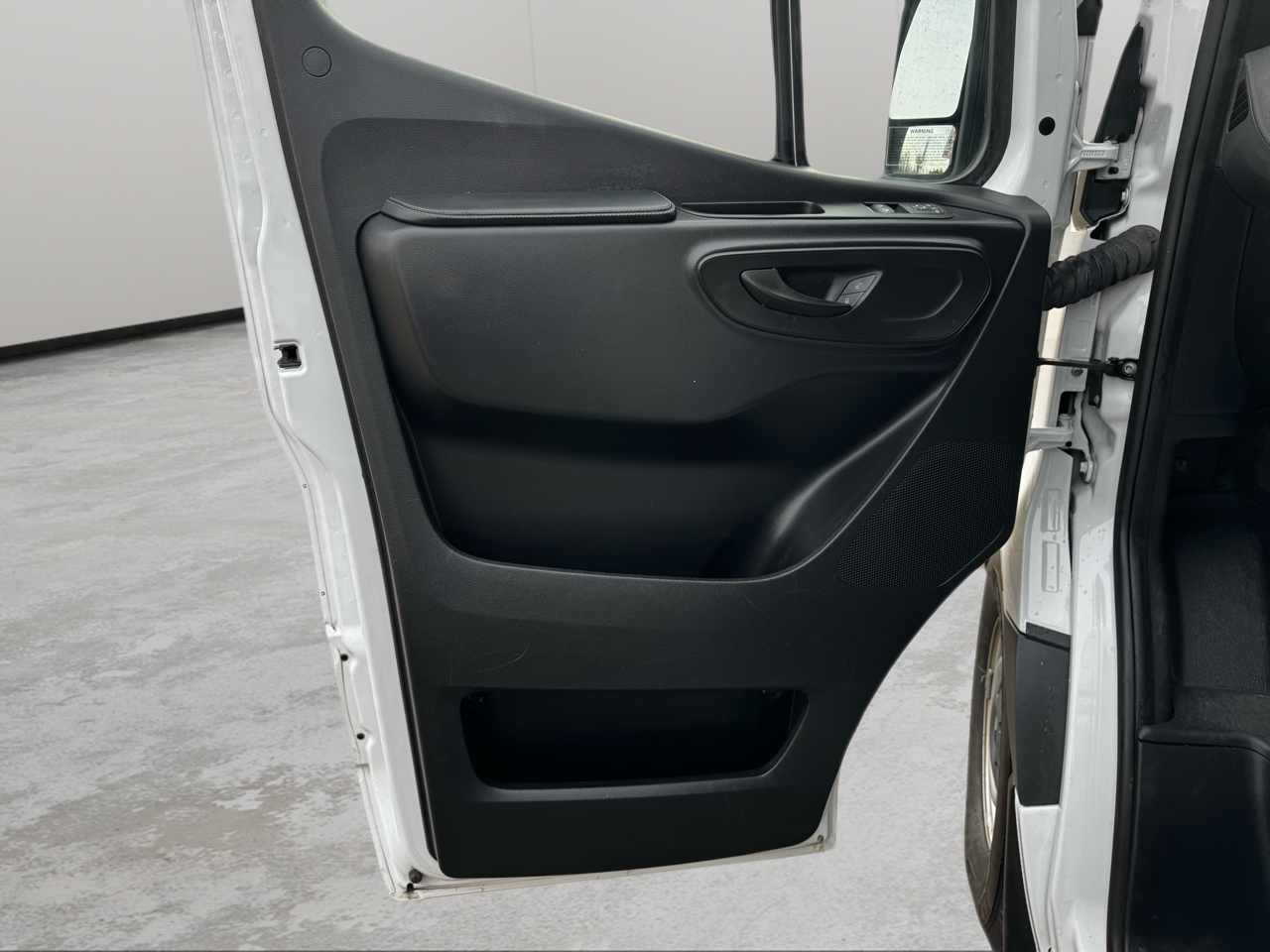 Mercedes-Benz Sprinter Cargo Van 2500 High Roof V6 170" RWD 2022