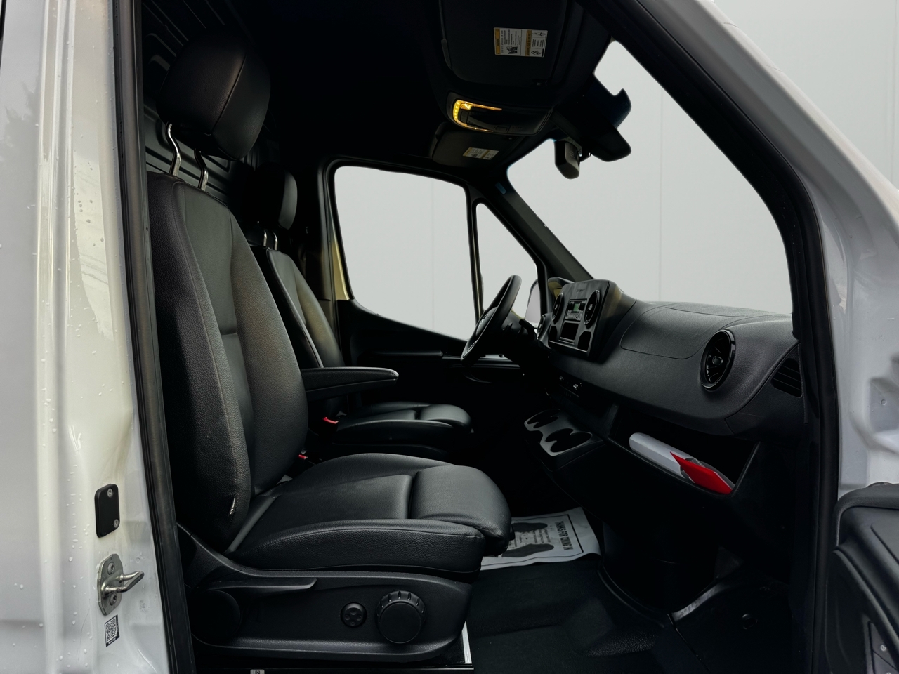 Mercedes-Benz Sprinter Cargo Van 2500 High Roof V6 170" RWD 2022