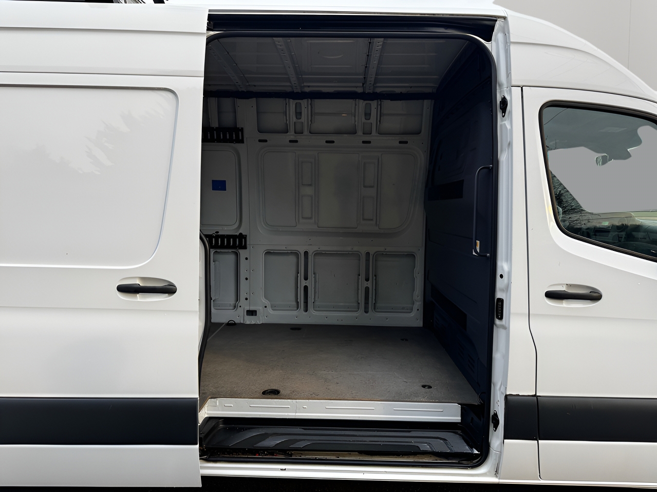 Mercedes-Benz Sprinter Cargo Van 2500 High Roof V6 170" RWD 2022