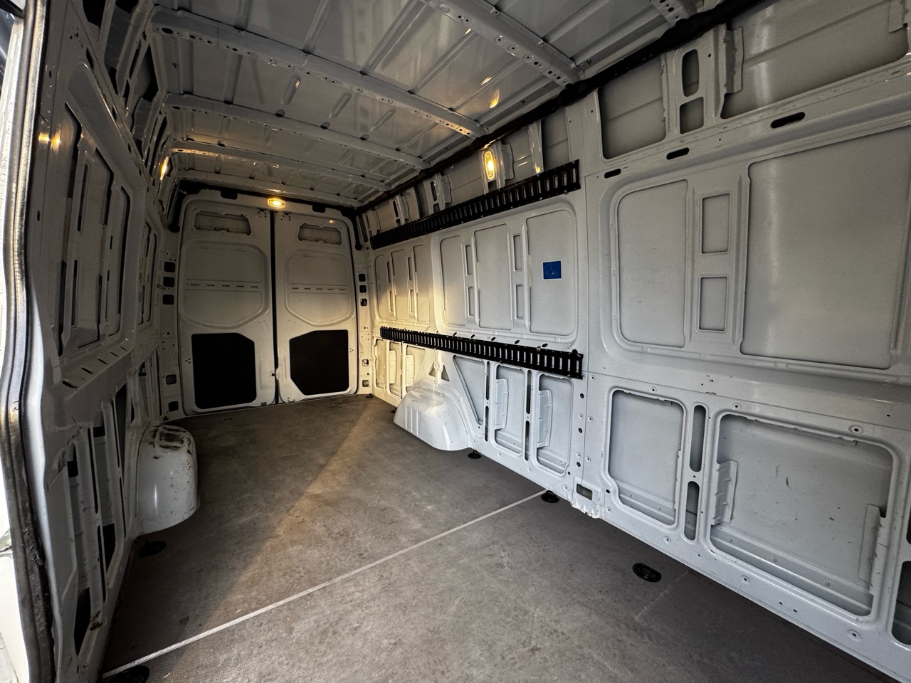 Mercedes-Benz Sprinter Cargo Van 2500 High Roof V6 170" RWD 2022