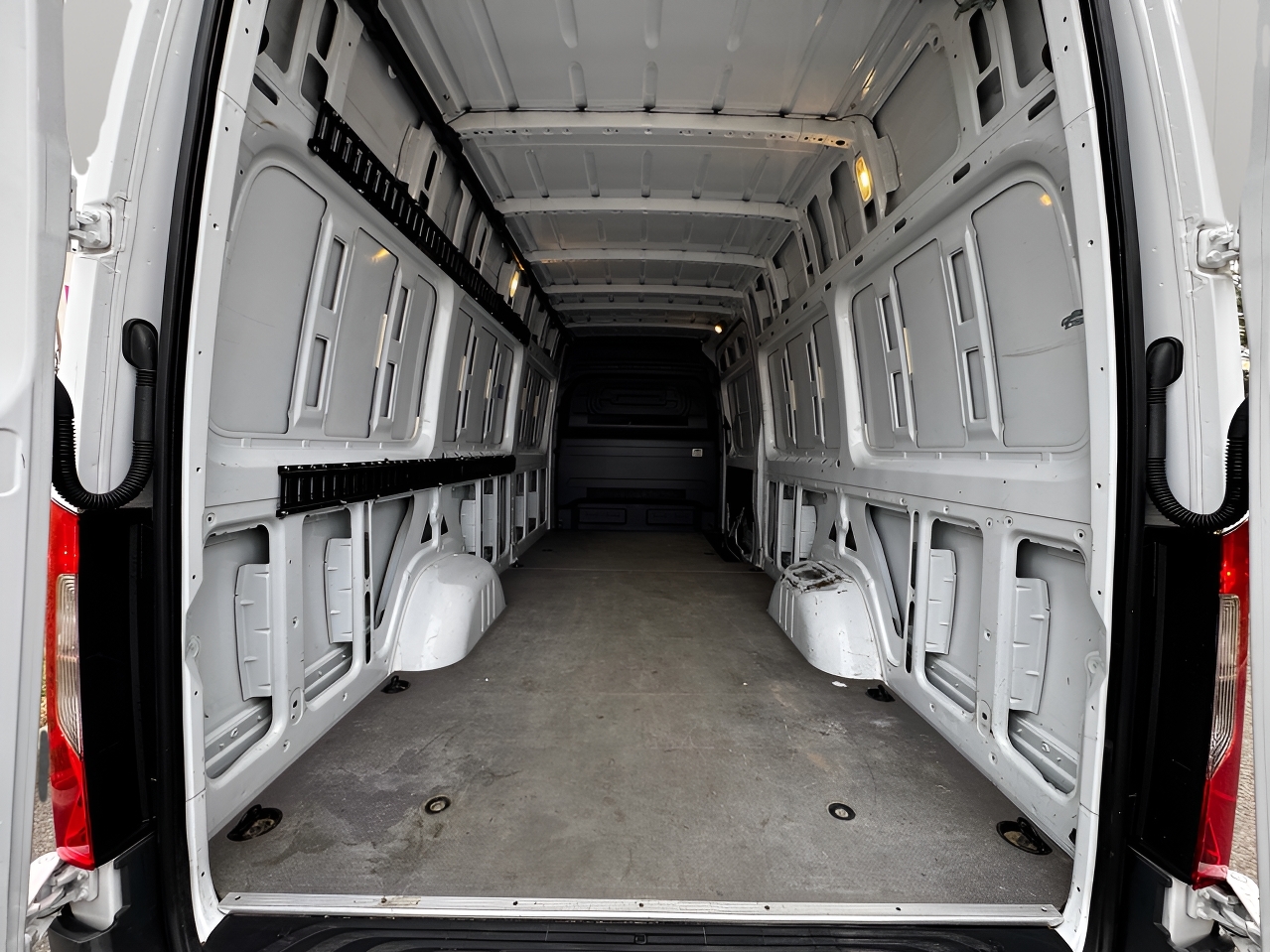 Mercedes-Benz Sprinter Cargo Van 2500 High Roof V6 170" RWD 2022