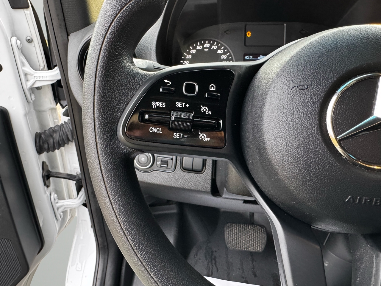 Mercedes-Benz Sprinter Cargo Van 2500 High Roof V6 170" RWD 2022