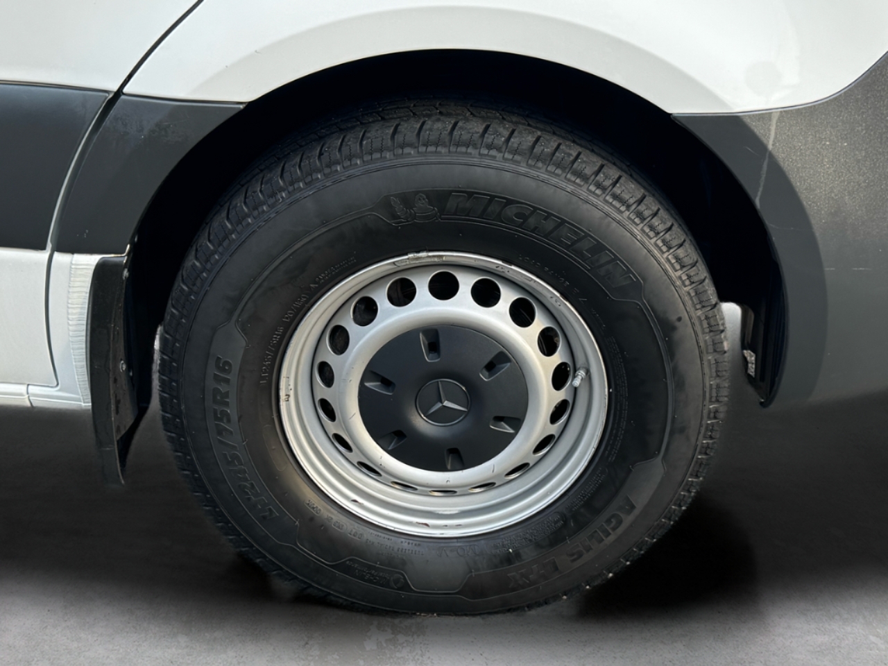 Mercedes-Benz Sprinter Cargo Van 2500 High Roof V6 170" RWD 2022