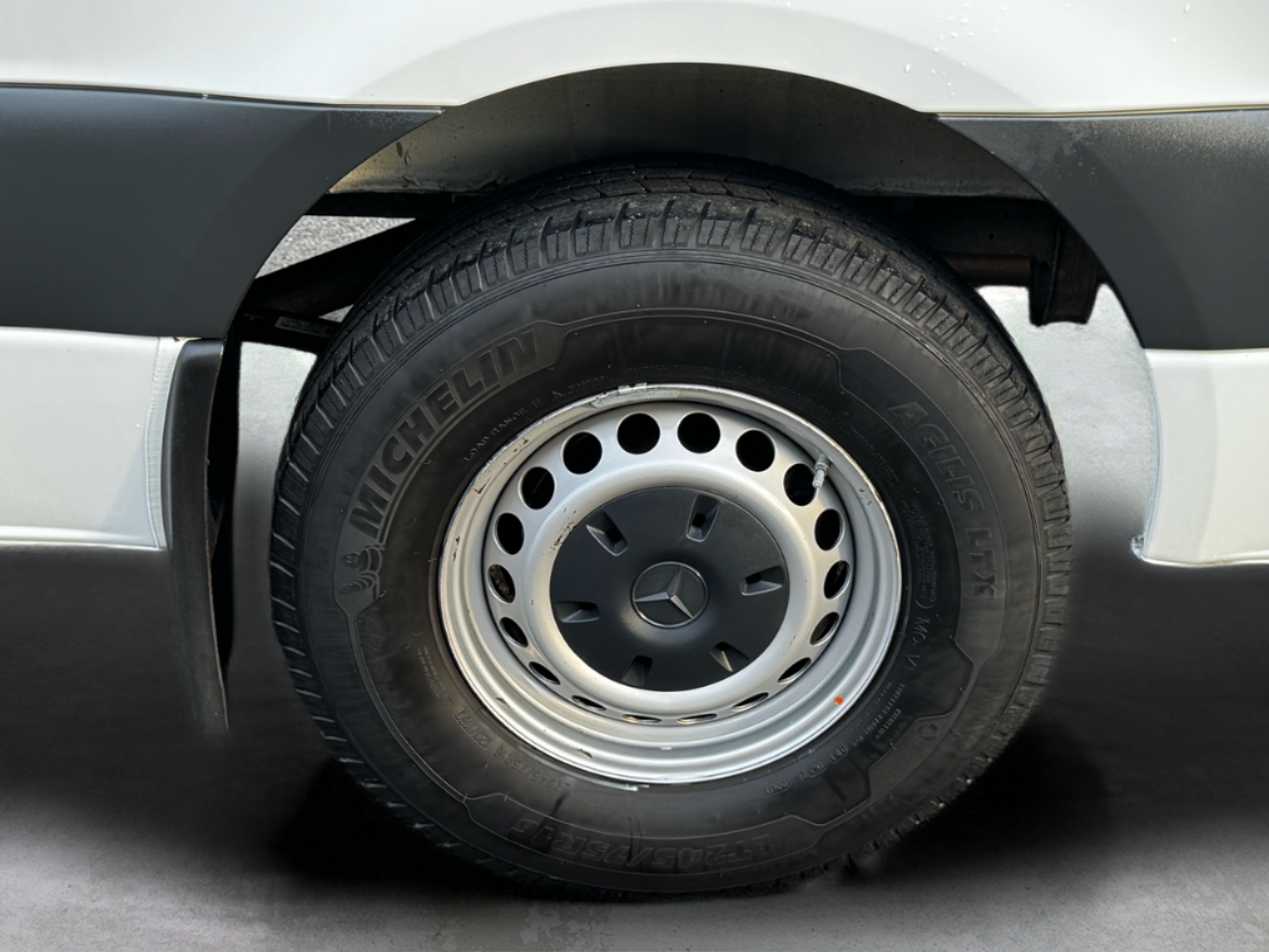 Mercedes-Benz Sprinter Cargo Van 2500 High Roof V6 170" RWD 2022